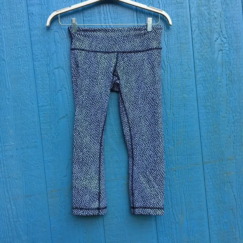 Lululemon Women’s Size 6 Stars Gray Wunder Under Cropped Athletic Leggings